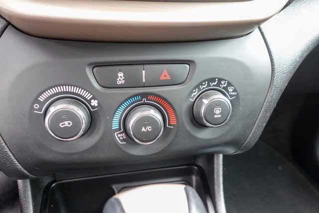 Used 2017 Jeep Cherokee Sport image 18