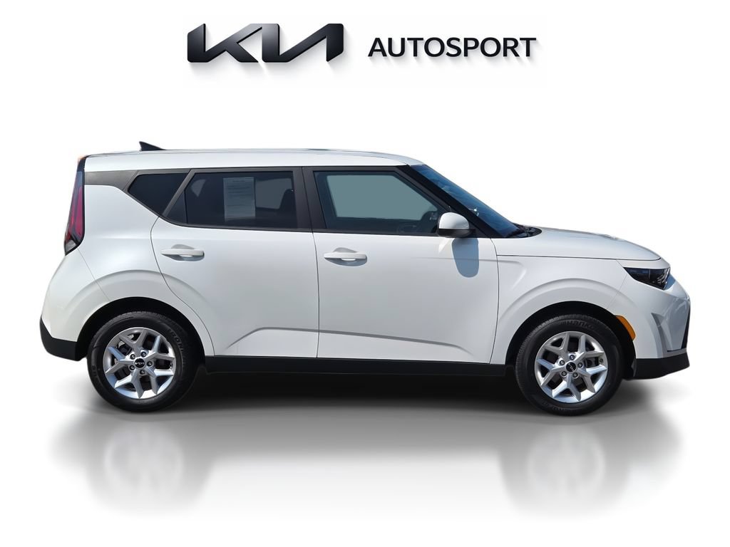 Certified 2025 Kia Soul LX w/ LX Technology Package FWD image 7