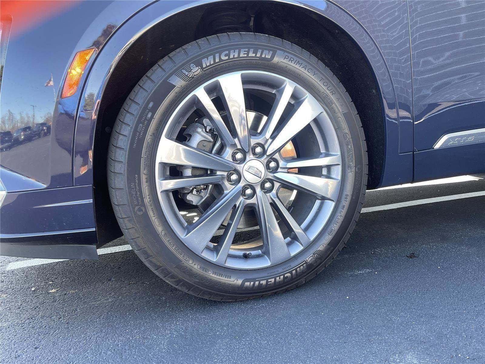 Certified 2025 Cadillac XT6 Premium Luxury AWD/4WD image 9