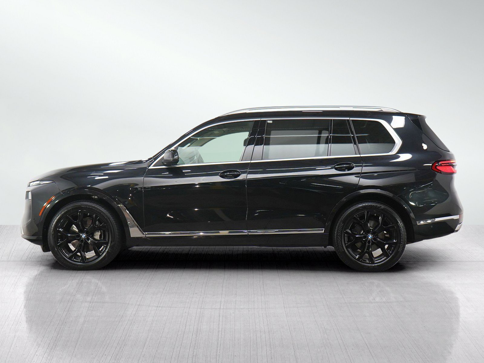 Used 2024 BMW X7 xDrive40i w/ Premium Package AWD/4WD image 2