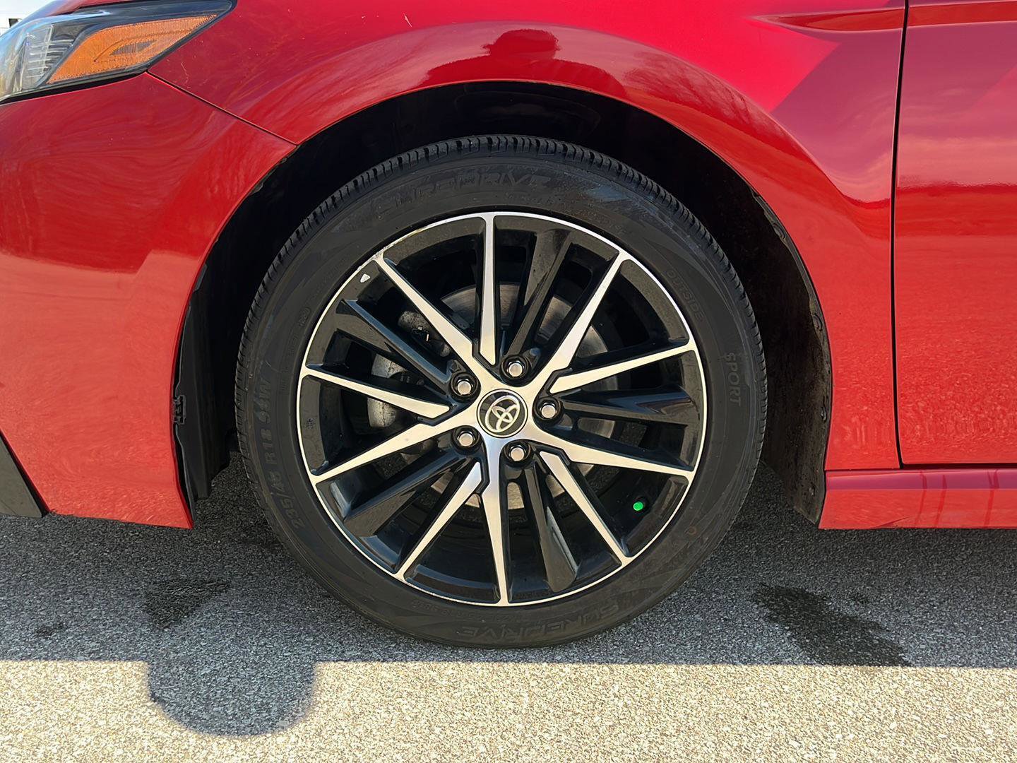 Used 2021 Toyota Camry SE w/ Cold Weather Package image 9