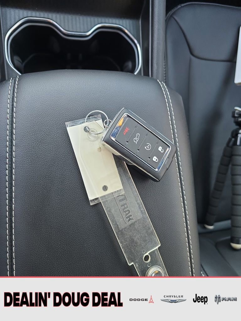 Used 2025 Jeep Grand Cherokee Limited w/ Trailer Tow Package image 30