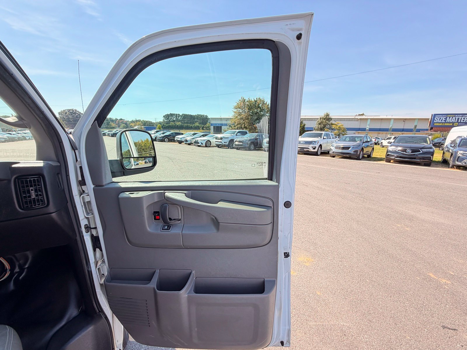 Used 2014 Chevrolet Express 2500 RWD image 23