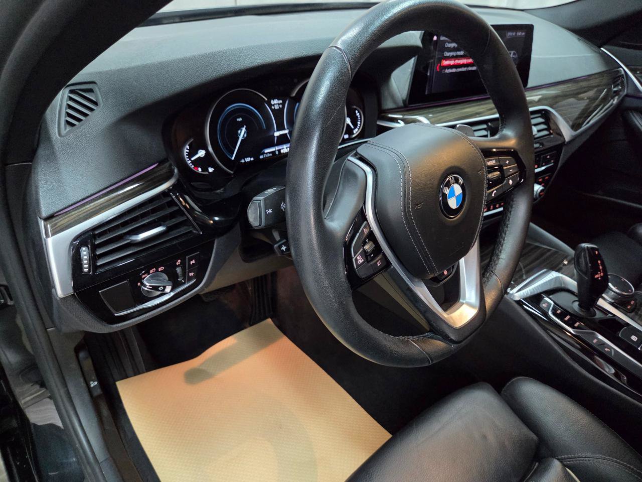 Used 2019 BMW 530e xDrive w/ Convenience Package AWD/4WD image 19