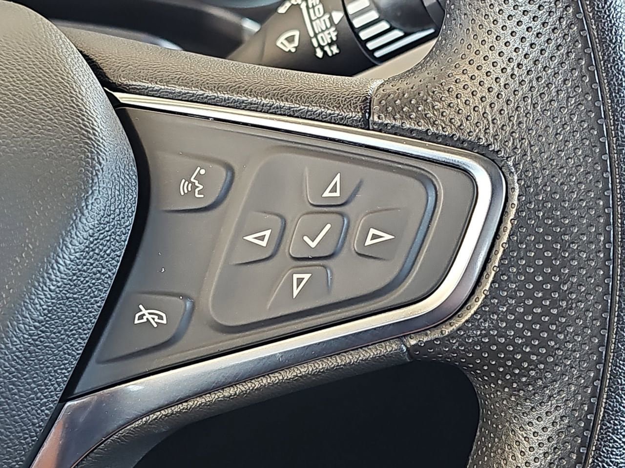 Used 2024 Chevrolet Equinox LS w/ LS Convenience Package FWD image 23