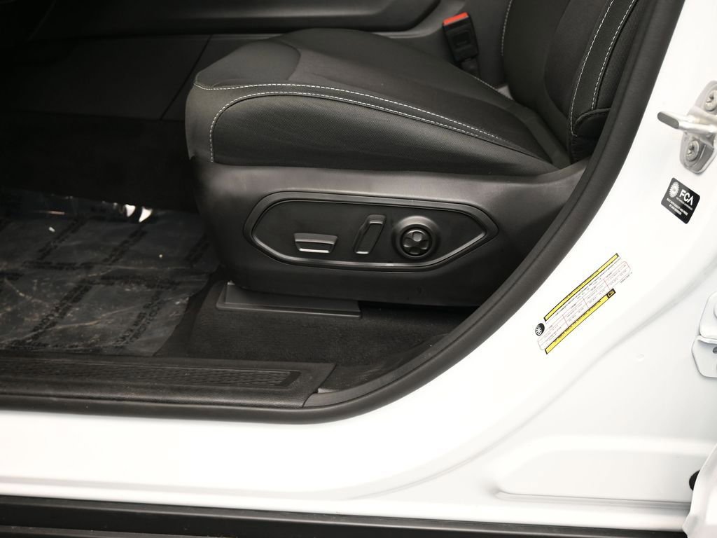 Used 2024 Jeep Grand Cherokee L Laredo image 15