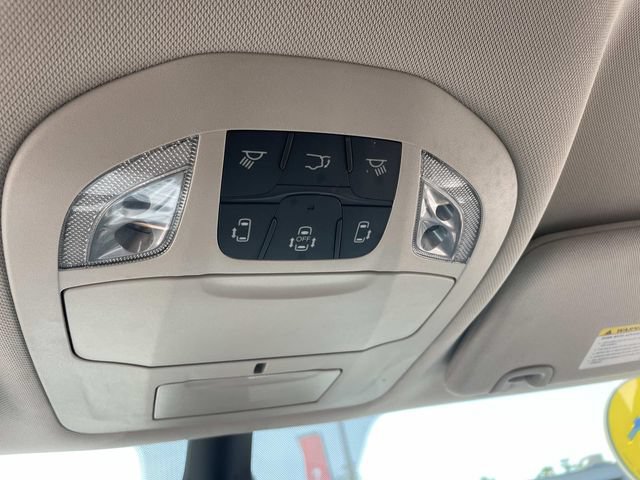 Used 2024 Chrysler Pacifica Touring-L FWD image 27