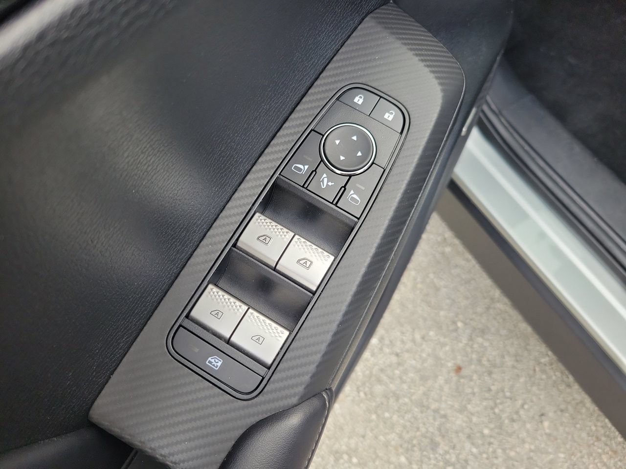 Used 2025 Mitsubishi Outlander SE FWD image 15