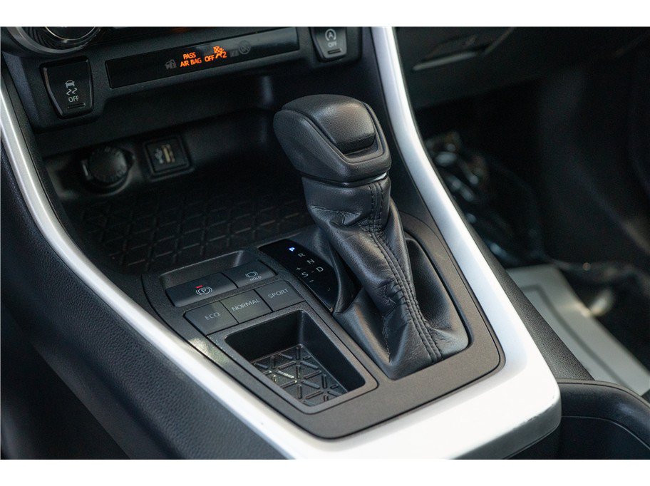 Used 2024 Toyota RAV4 XLE FWD image 22