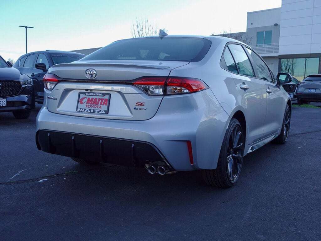 New 2026 Toyota Corolla SE FWD image 3