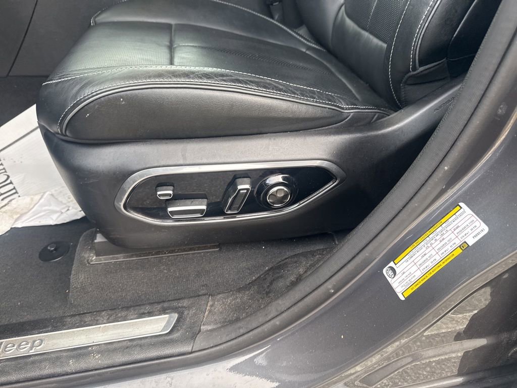 Used 2023 Jeep Grand Cherokee Overland w/ Luxury Tech Group IV image 21