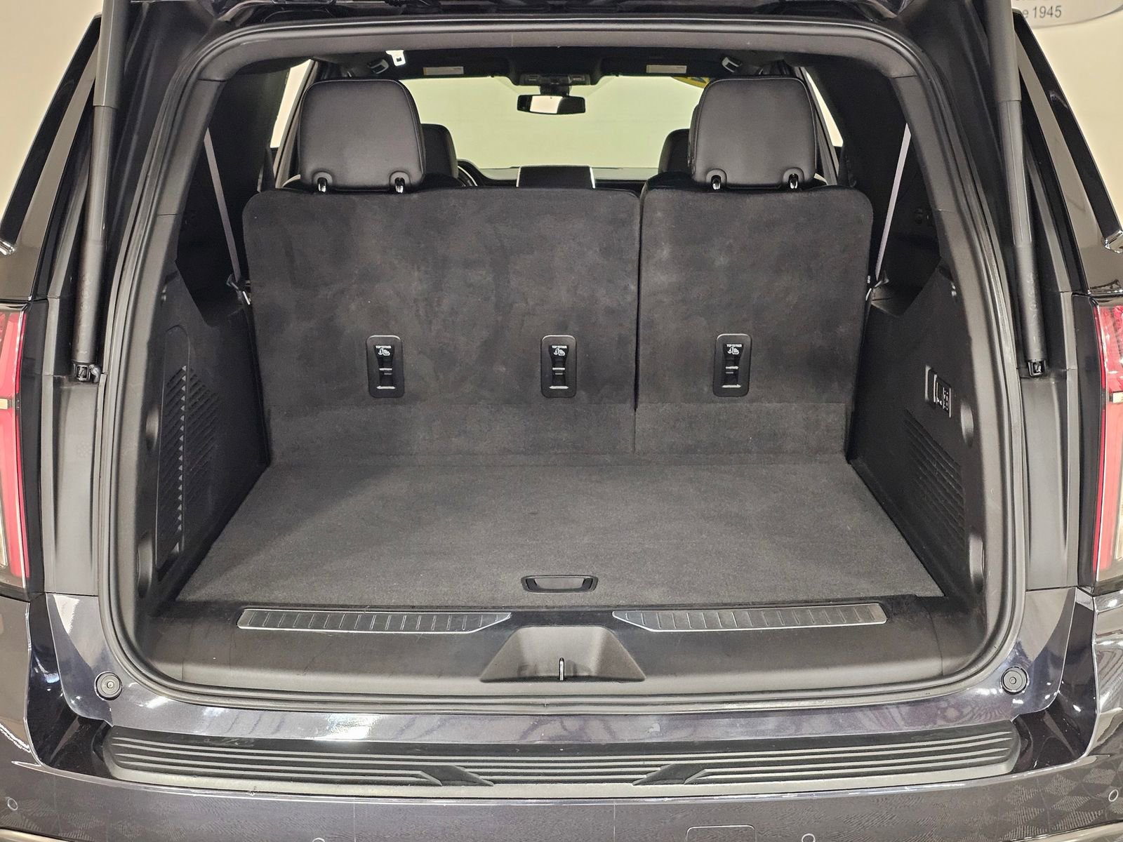 Used 2022 Chevrolet Suburban RST w/ Sport Performance Package image 32