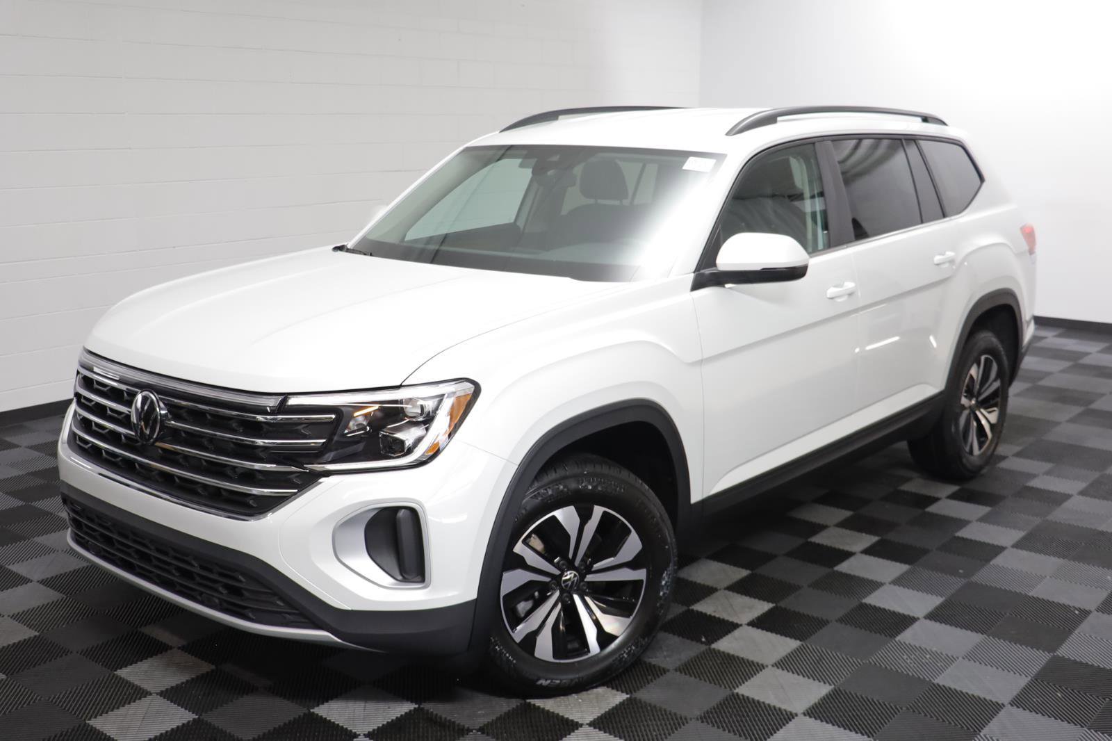 New 2026 Volkswagen Atlas SE image 2