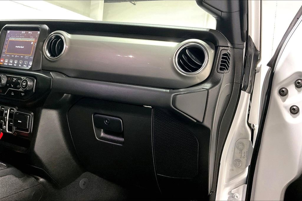 Used 2022 Jeep Wrangler Unlimited Sahara w/ Cold Weather Group image 18