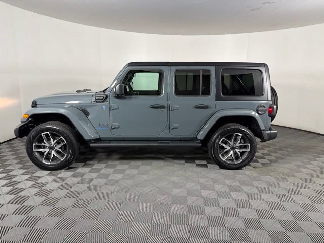 Used 2024 Jeep Wrangler Unlimited w/ Convenience Group AWD/4WD image 18