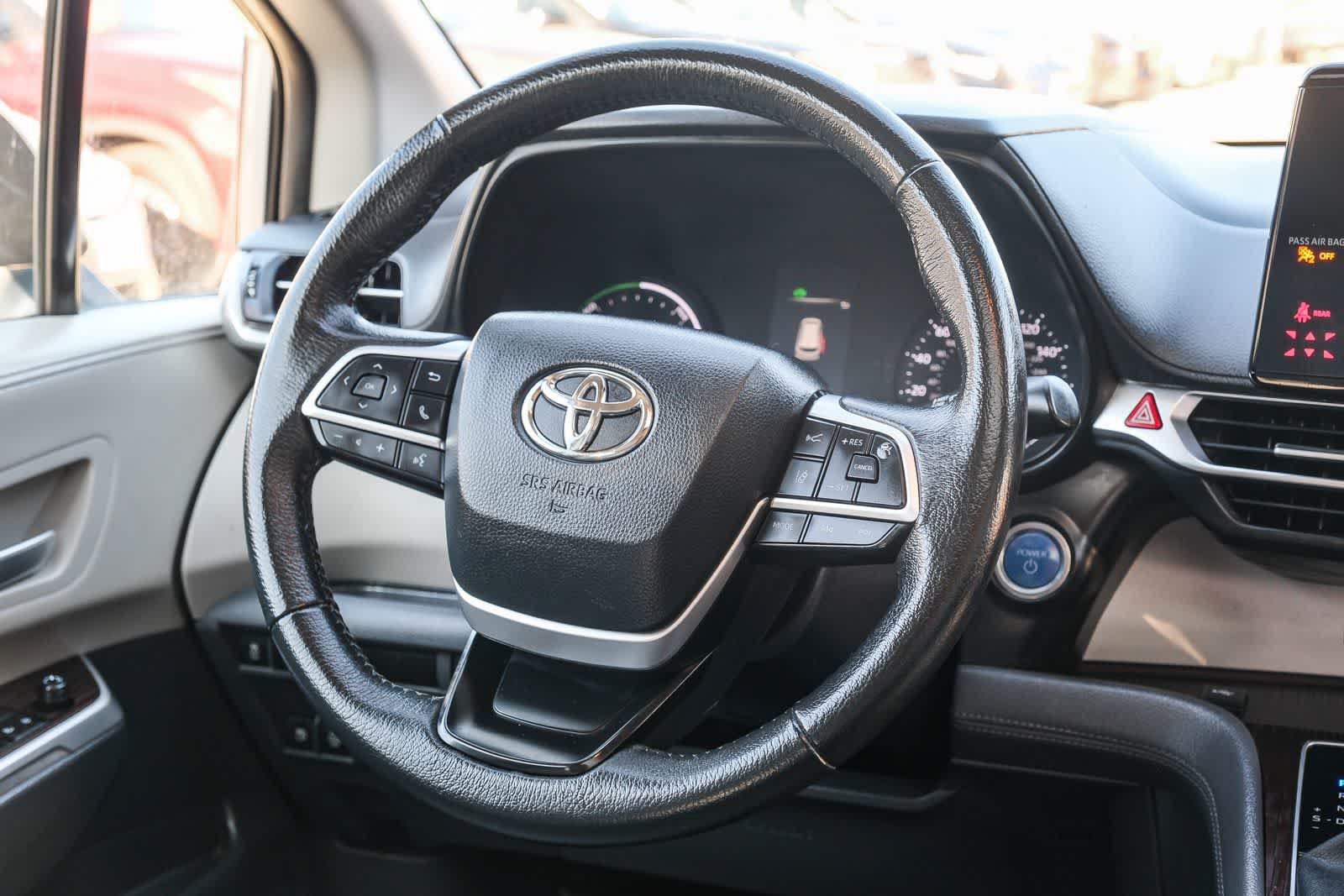 Certified 2024 Toyota Sienna XLE FWD image 17
