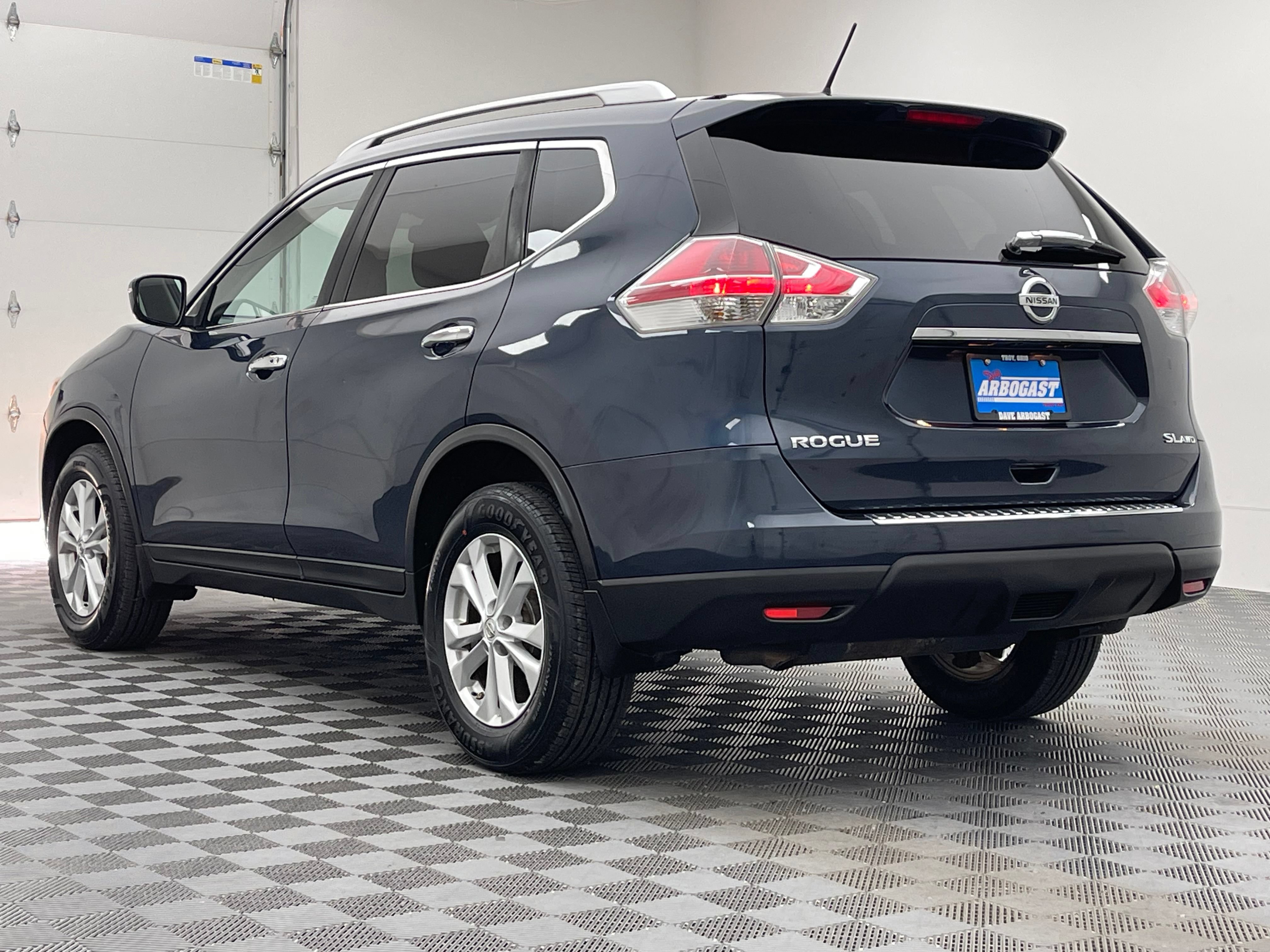 Used 2016 Nissan Rogue SV AWD/4WD image 9