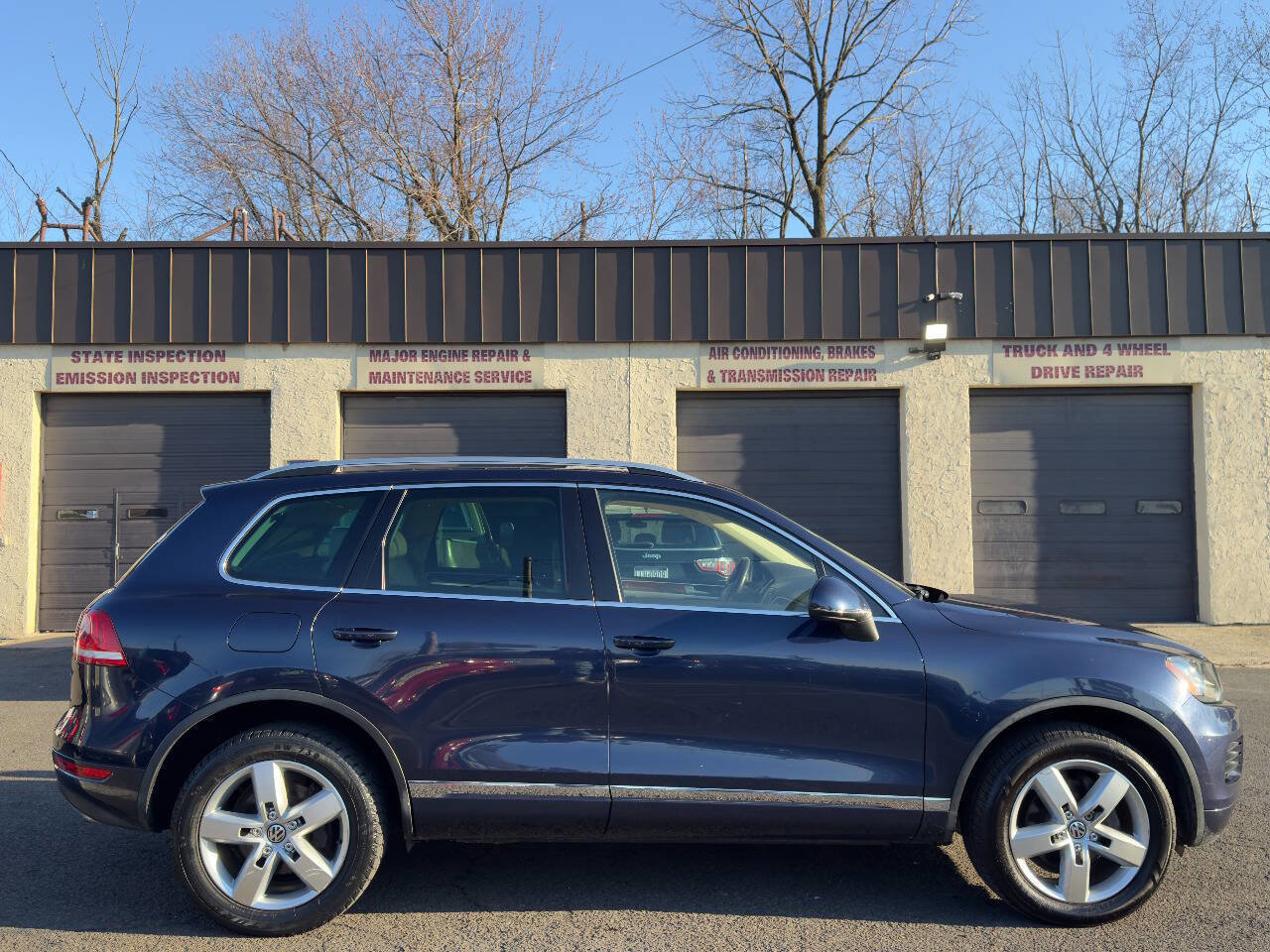 Used 2013 Volkswagen Touareg Sport image 7