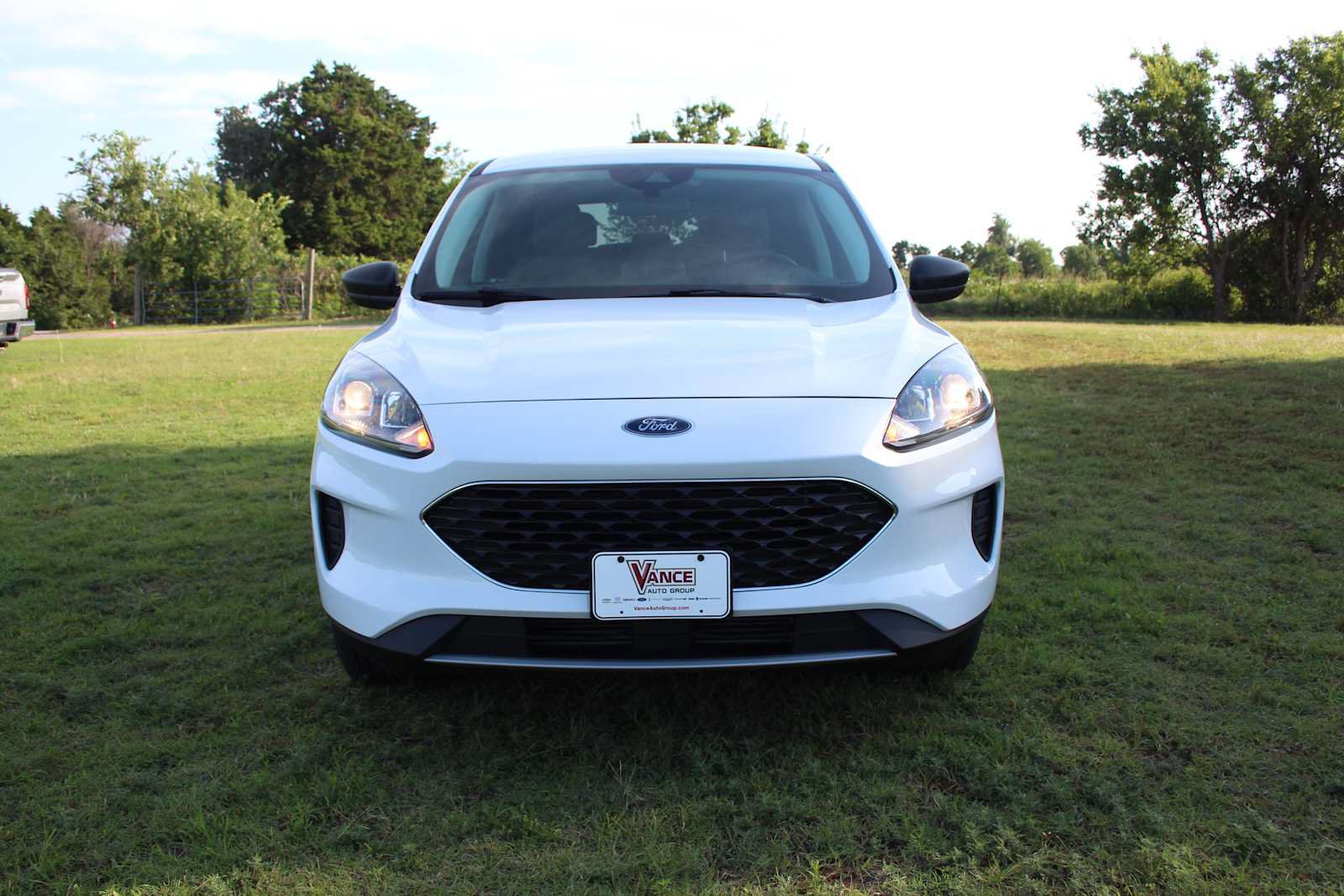 Used 2022 Ford Escape SE w/ Cold Weather Package AWD/4WD image 3