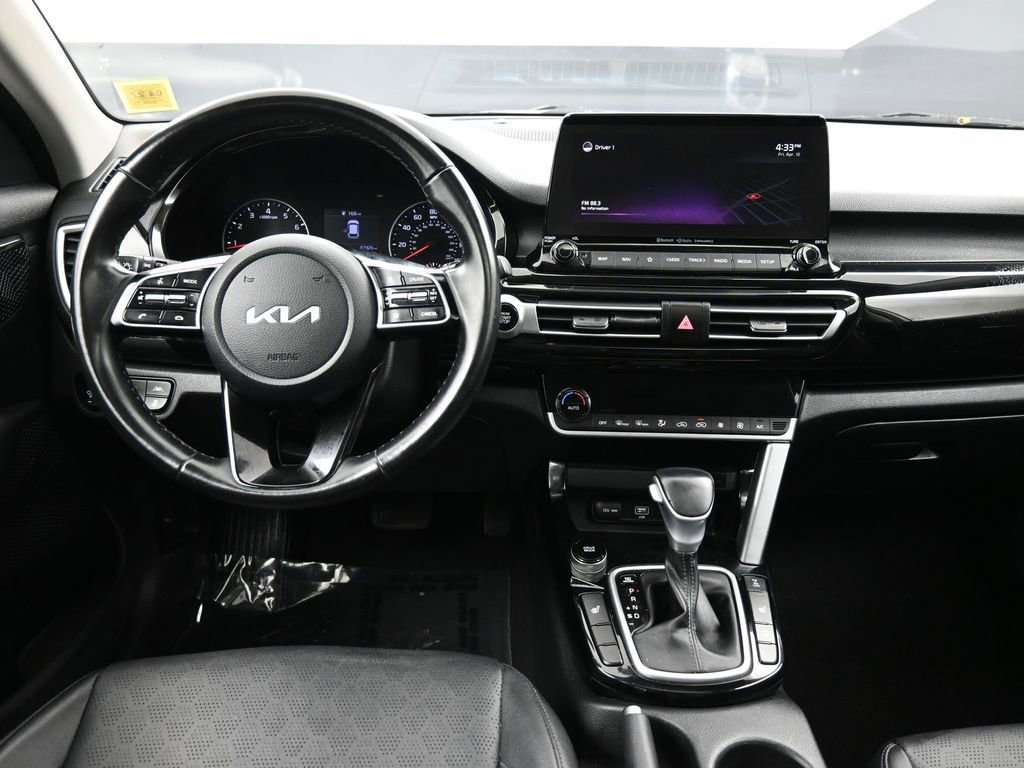 Certified 2022 Kia Seltos EX image 20