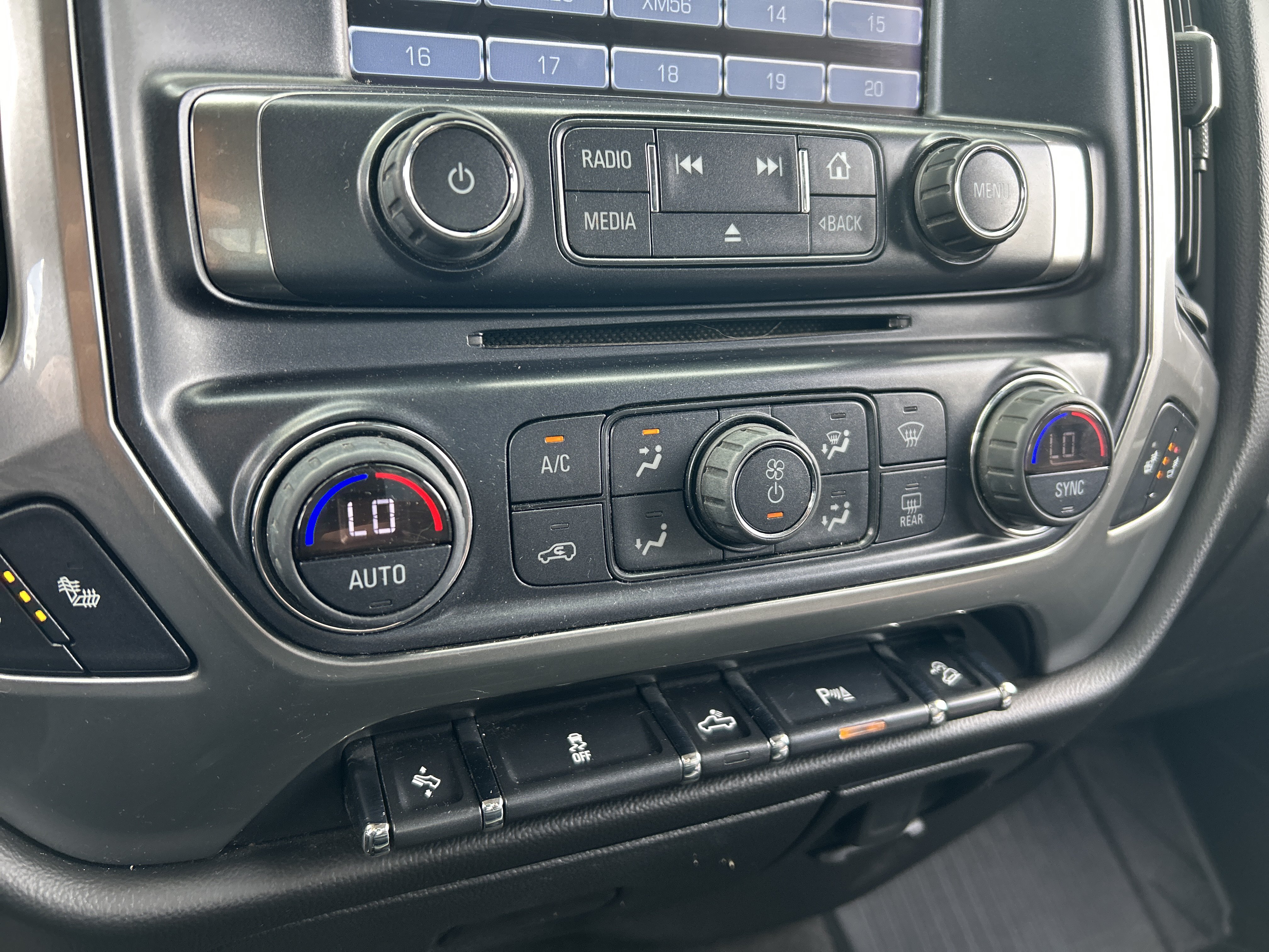 Used 2018 Chevrolet Silverado 1500 LT w/ Midnight Edition AWD/4WD image 19