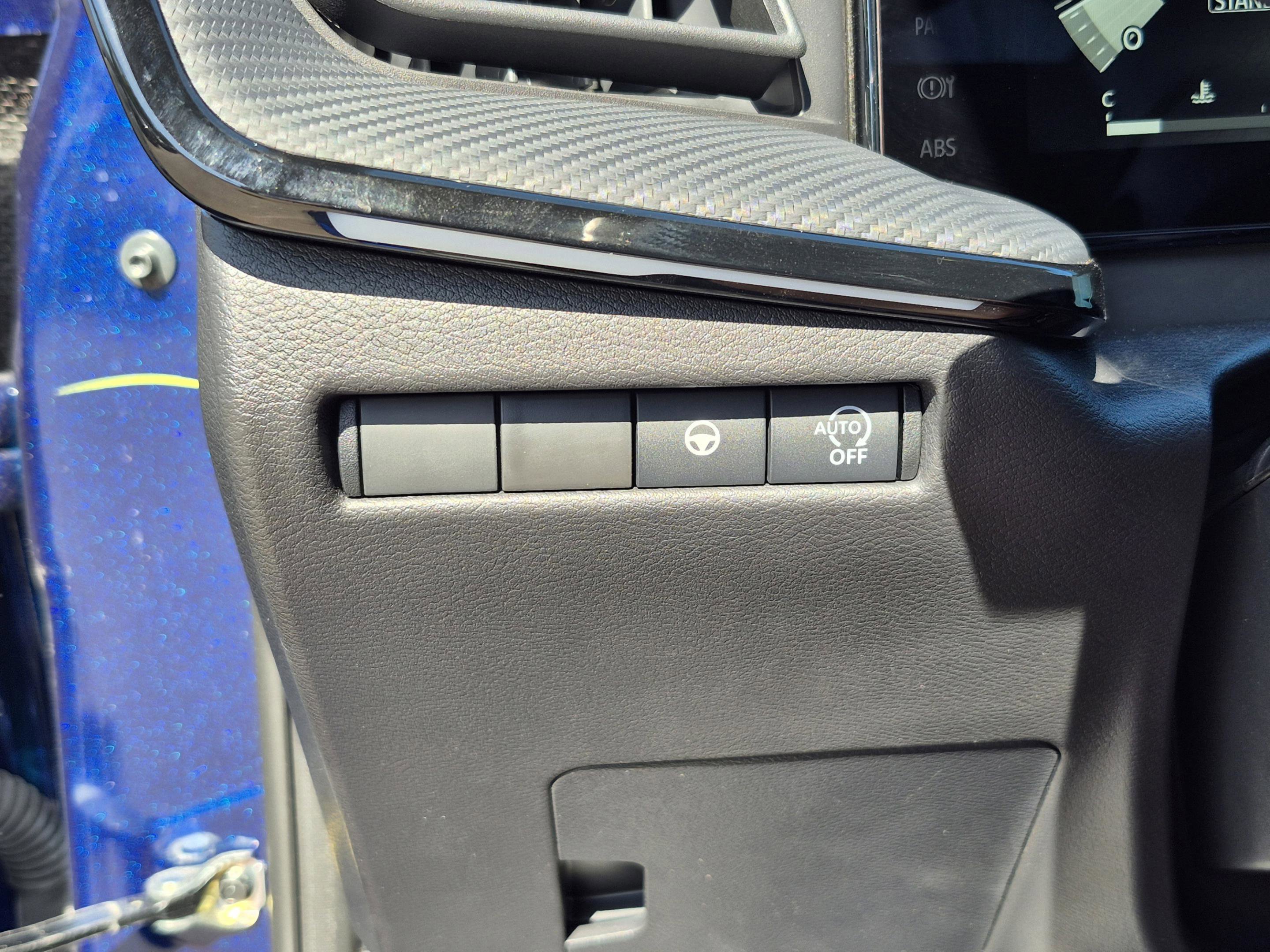 Certified 2025 Nissan Kicks SR FWD image 30