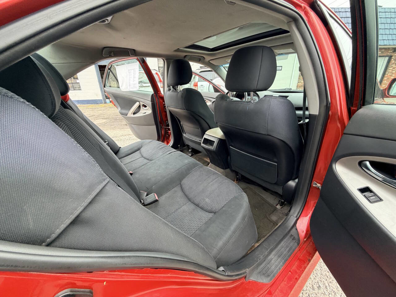 Used 2010 Toyota Camry SE FWD image 14