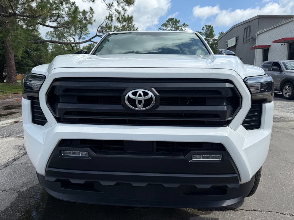 Used 2025 Toyota Tacoma SR5 AWD/4WD image 10