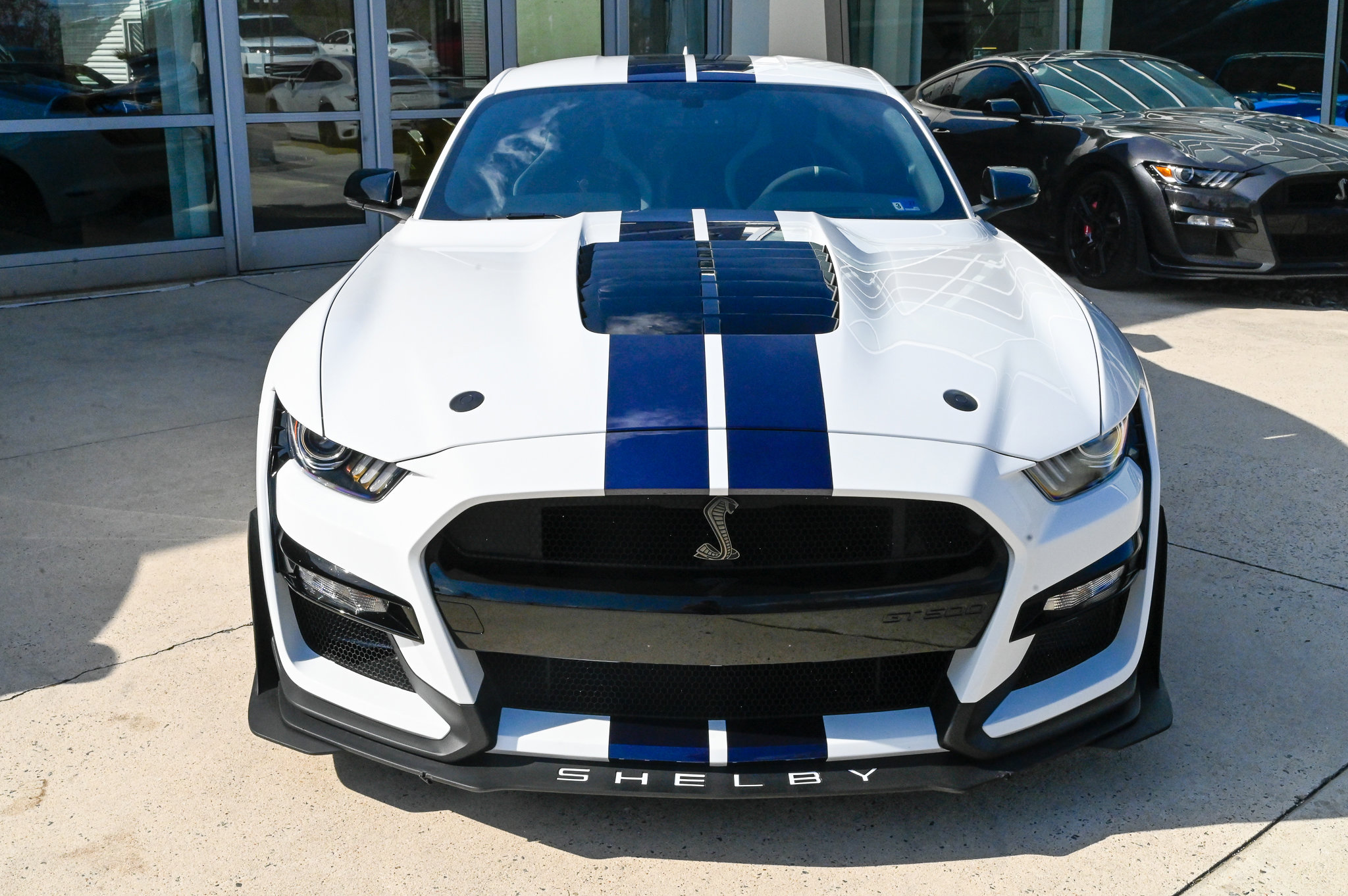 Used 2022 Ford Mustang Shelby GT500 w/ Carbon Fiber Track Pack RWD image 2