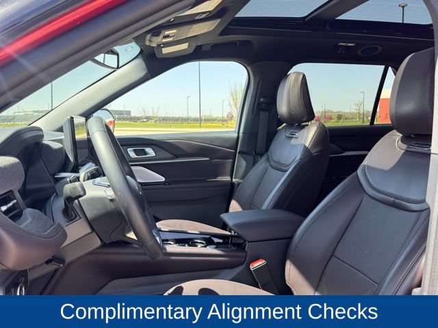Used 2025 Ford Explorer Platinum AWD/4WD image 6