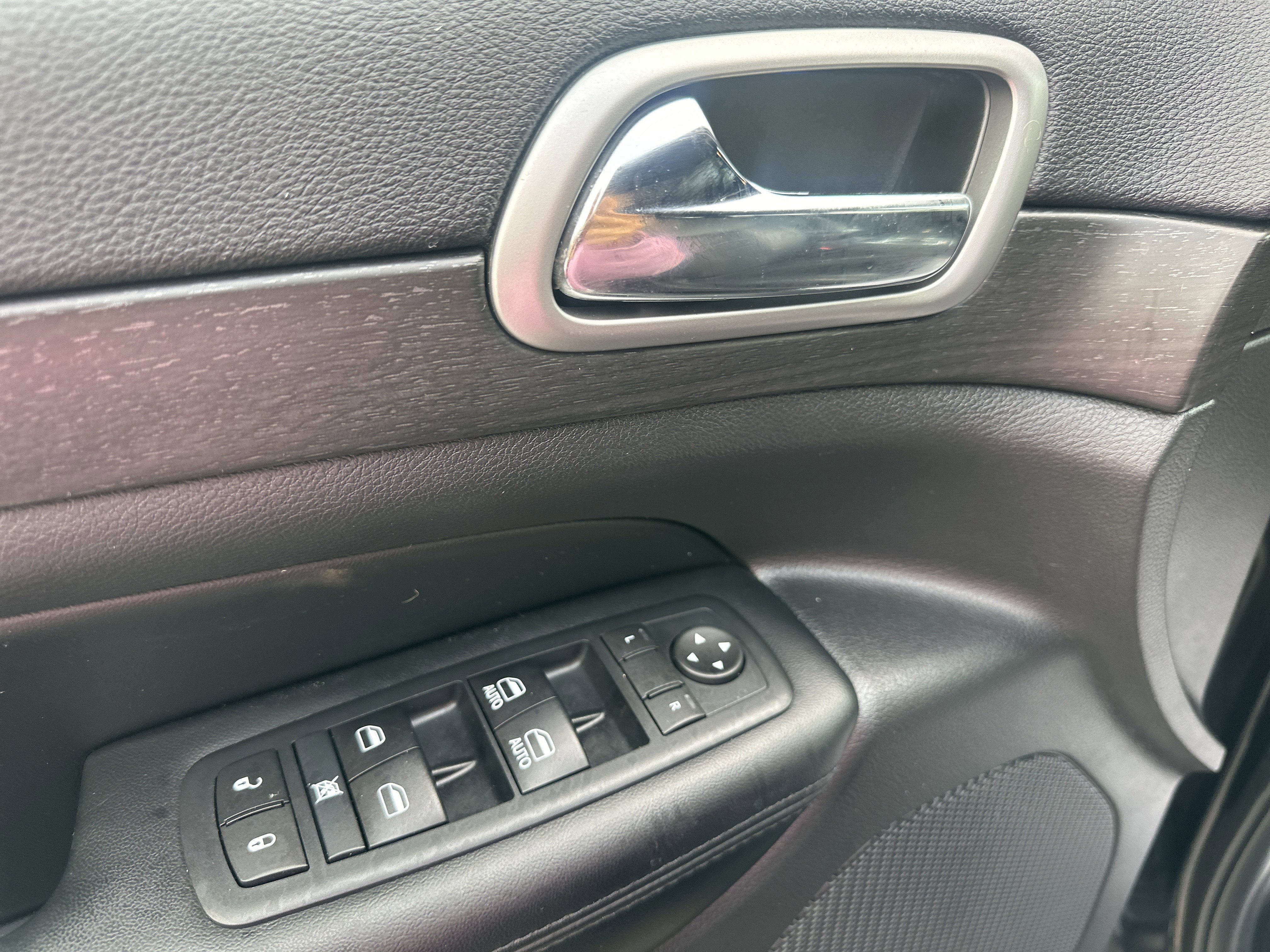 Used 2017 Jeep Grand Cherokee Altitude image 9