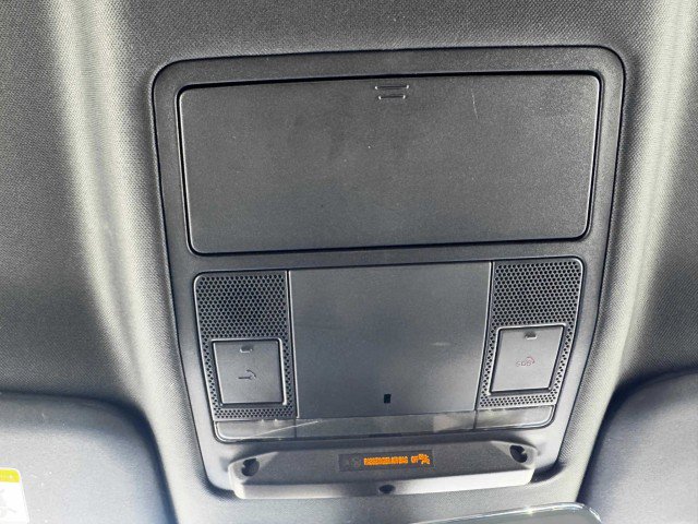 Used 2021 Land Rover Defender 90 image 32