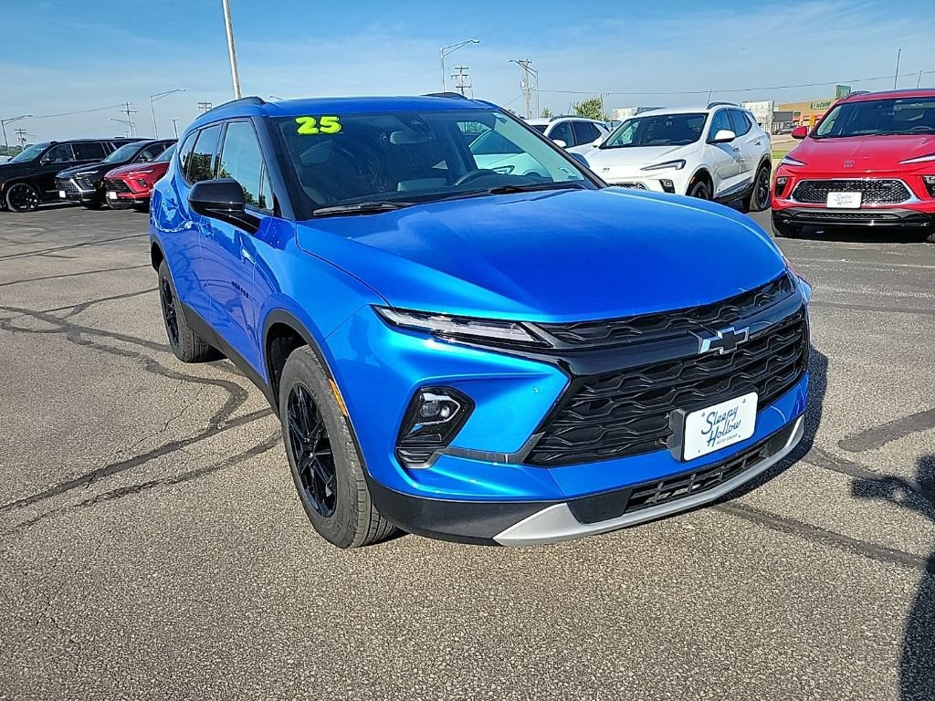 Used 2025 Chevrolet Blazer LT w/ Convenience Package AWD/4WD image 3