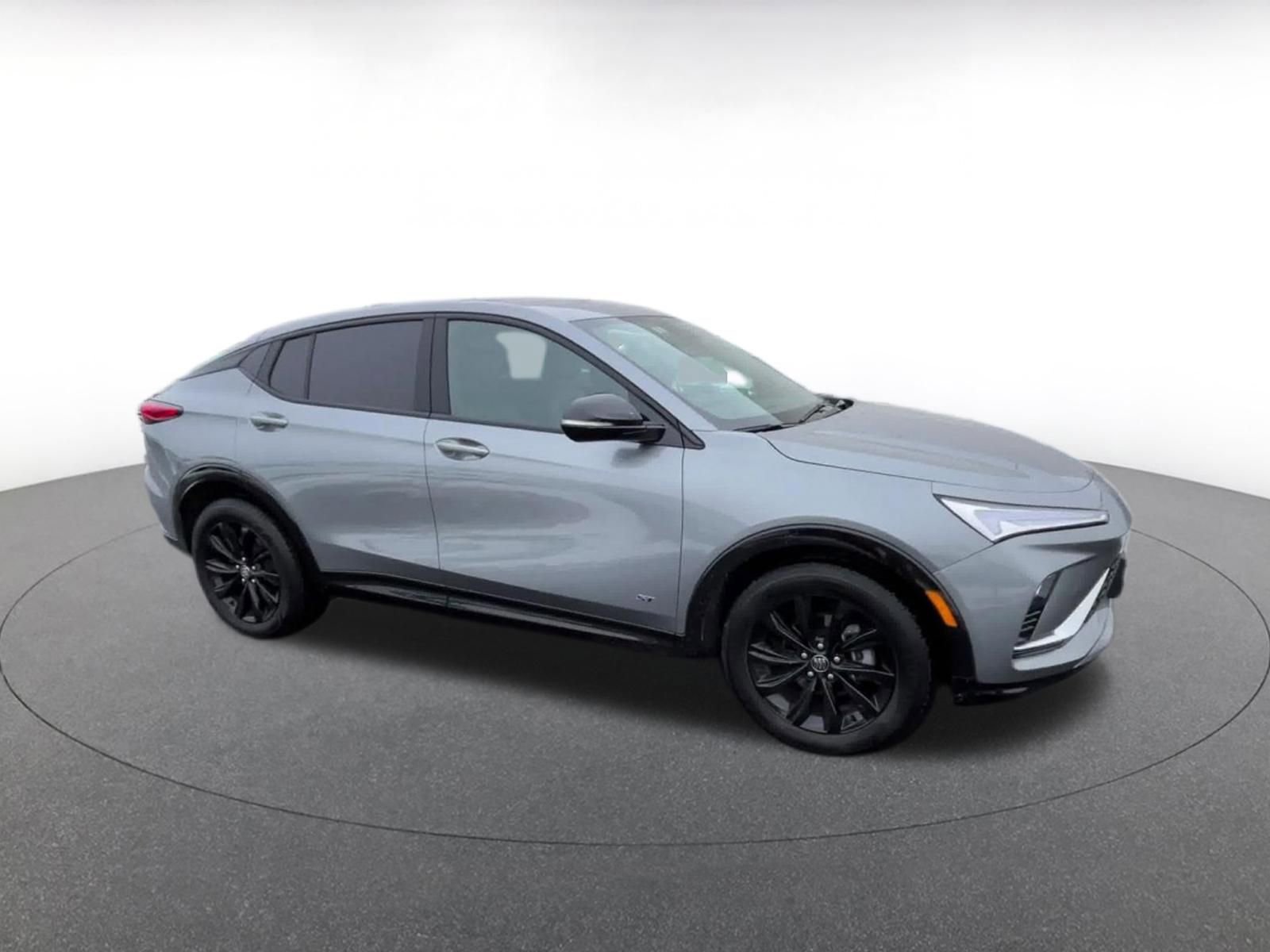 Used 2025 Buick Envista Sport Touring image 2