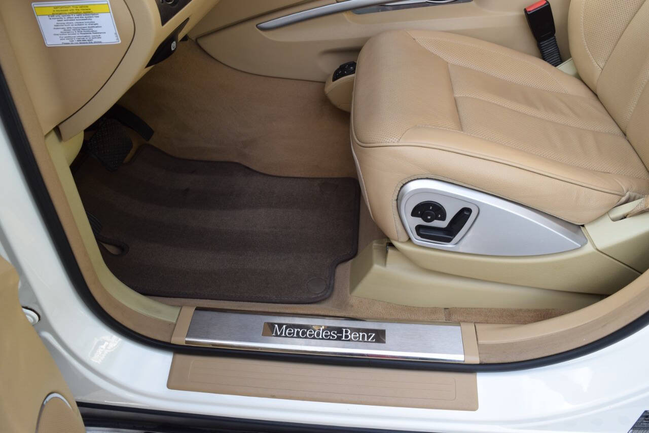 Used 2011 Mercedes-Benz GL 550 4MATIC image 20