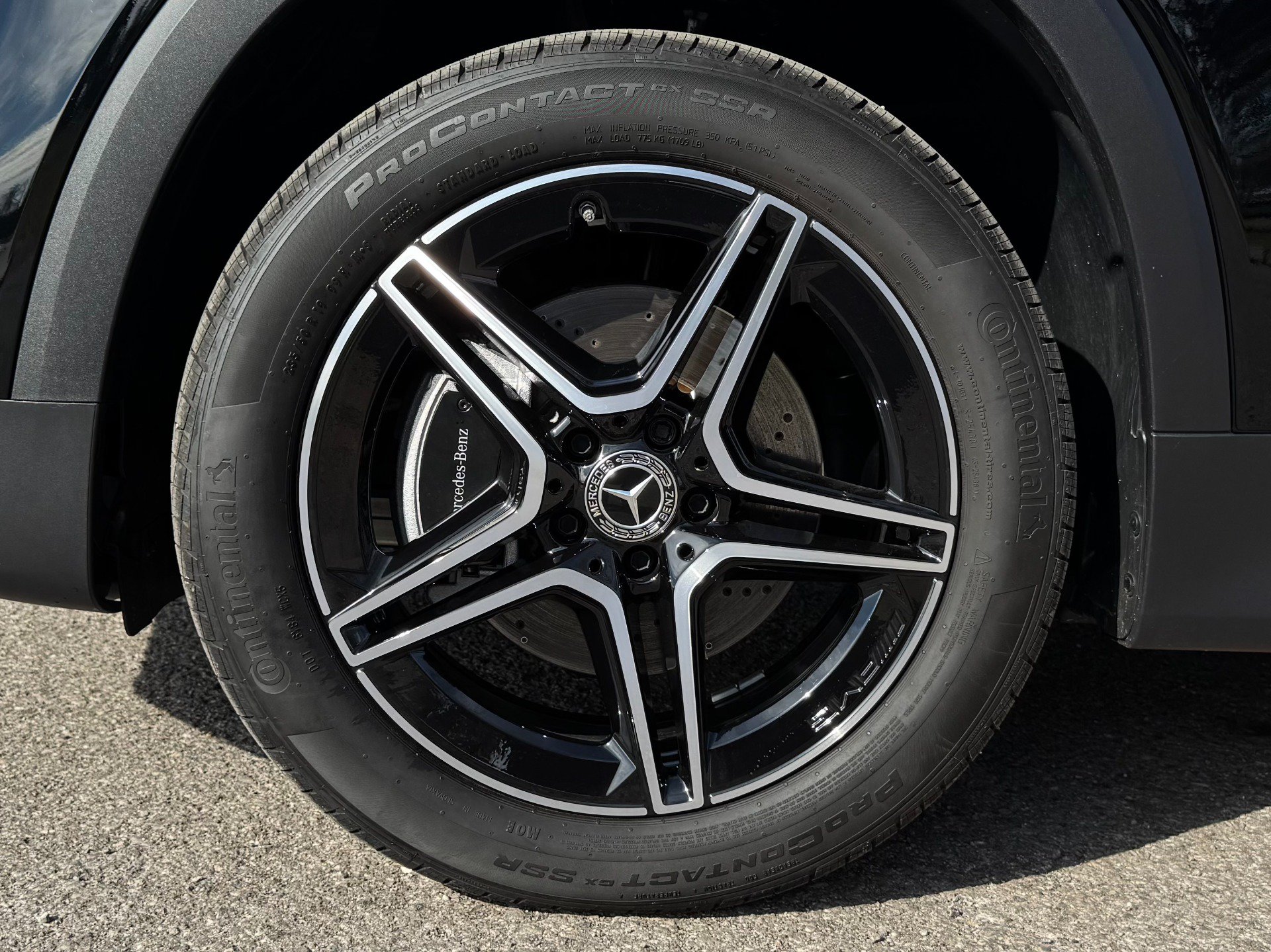 Used 2025 Mercedes-Benz GLB 250 w/ AMG Night Package image 71
