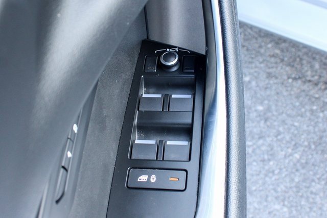 Used 2020 Jaguar XE S image 11