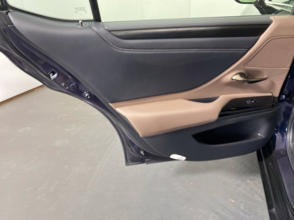 Certified 2025 Lexus ES 300h w/ Premium Package FWD image 27