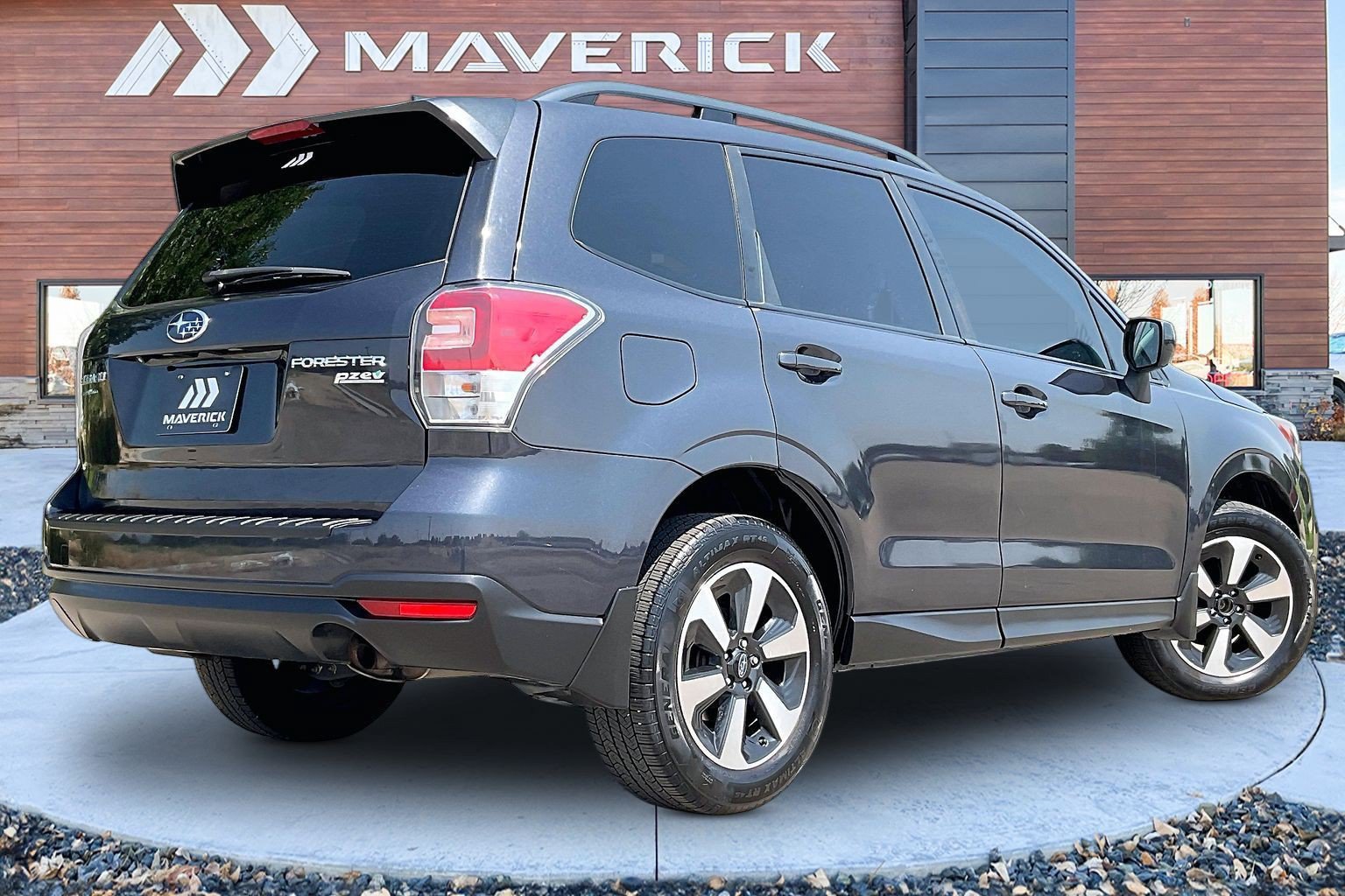 Used 2017 Subaru Forester 2.5i Premium AWD/4WD image 5