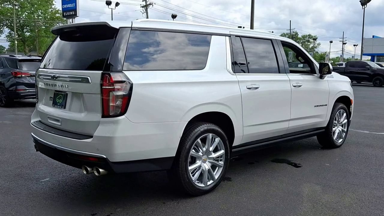 Used 2024 Chevrolet Suburban High Country AWD/4WD image 8