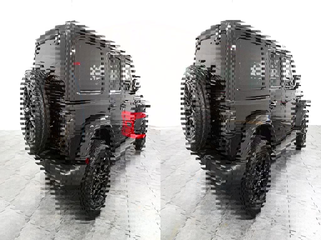 Used 2025 Jeep Wrangler Unlimited Sahara image 6