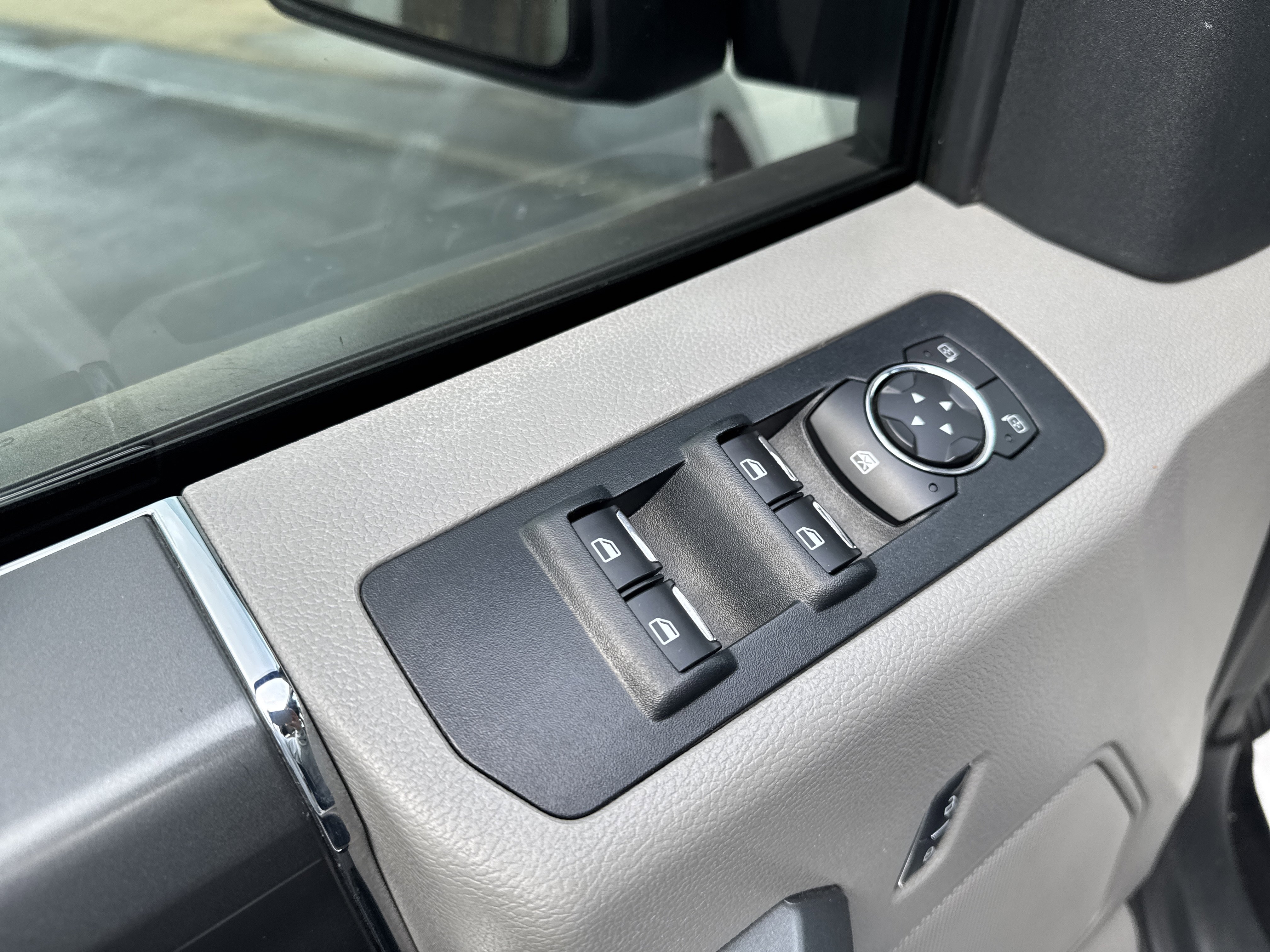 Used 2017 Ford F150 XLT w/ XTR Package image 10