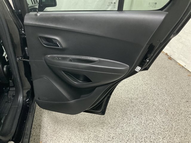 Used 2019 Chevrolet Trax Premier w/ Midnight Edition AWD/4WD image 21