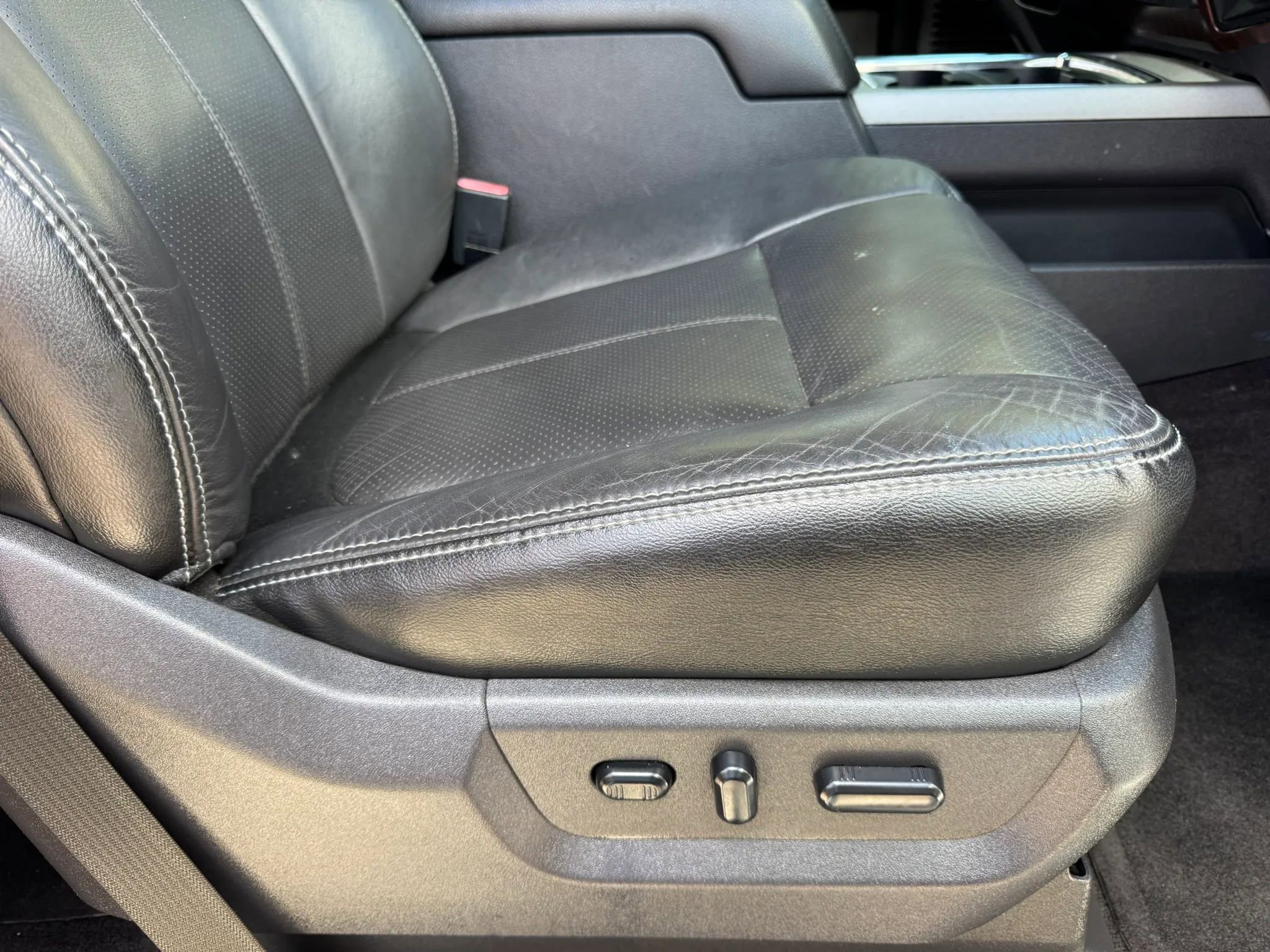 Used 2015 Ford F350 Lariat w/ Chrome Package image 17