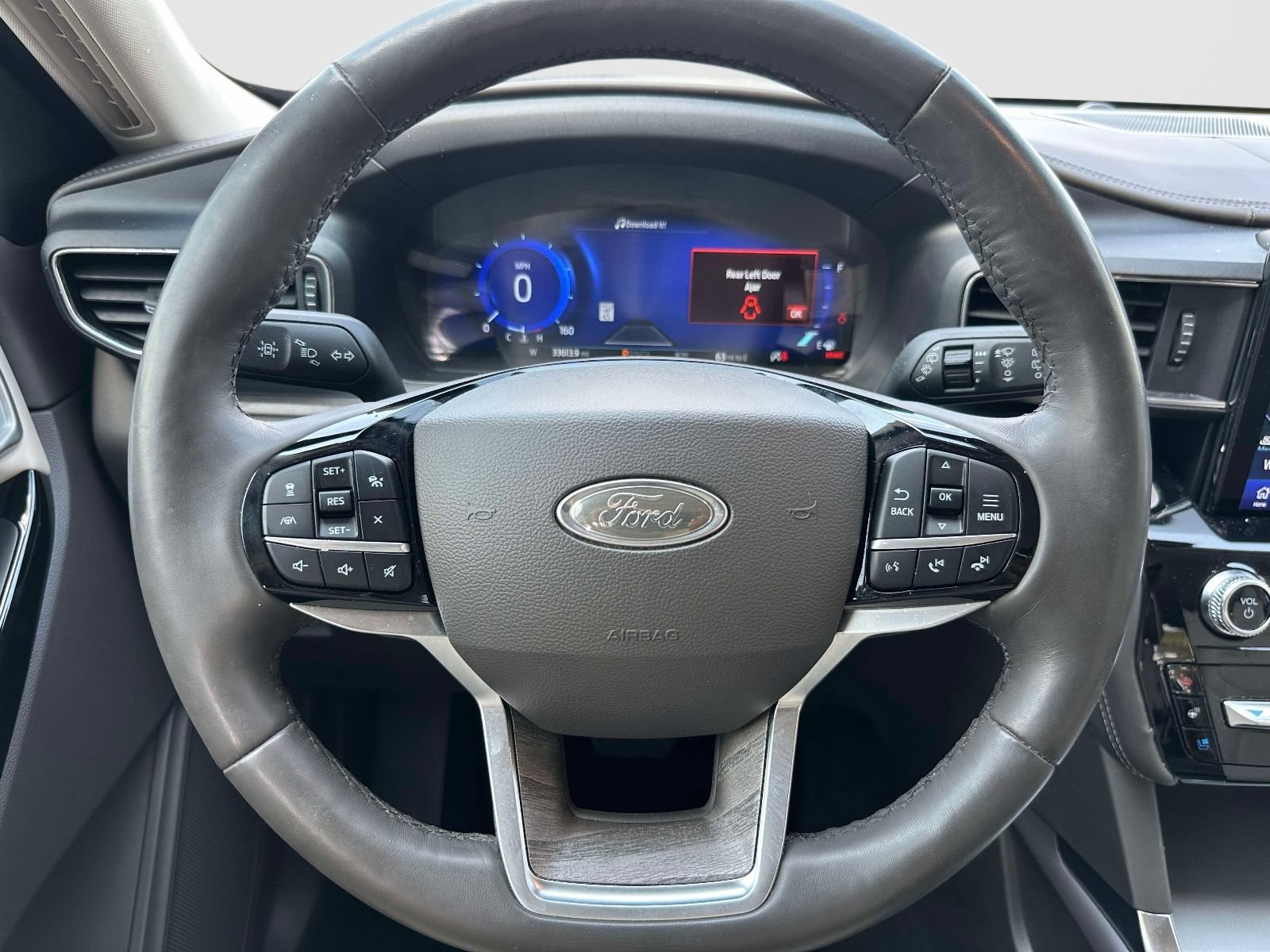 Used 2023 Ford Explorer Platinum w/ Technology Package AWD/4WD image 21