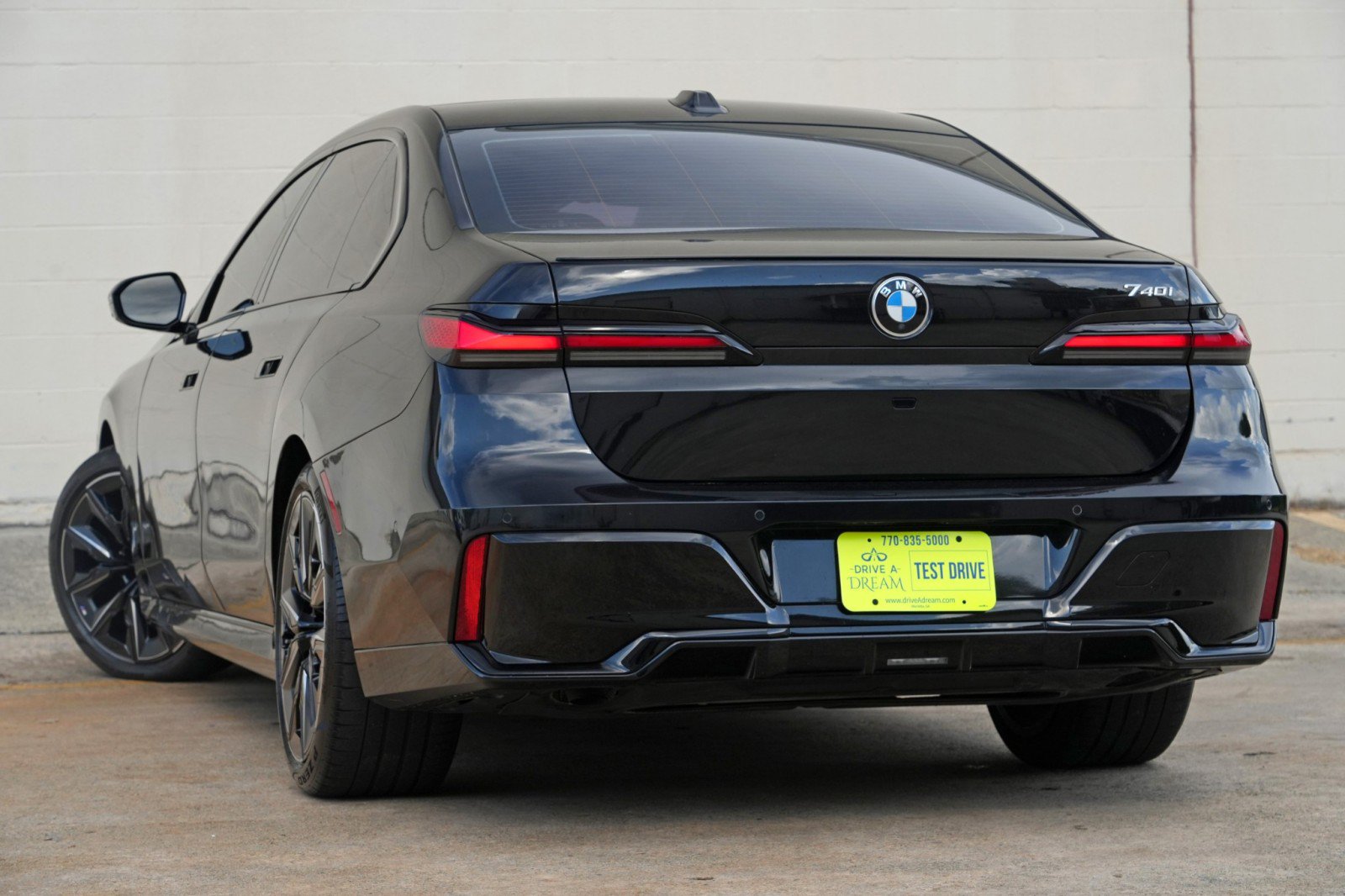 Used 2024 BMW 740i w/ Premium Package 2 RWD image 6