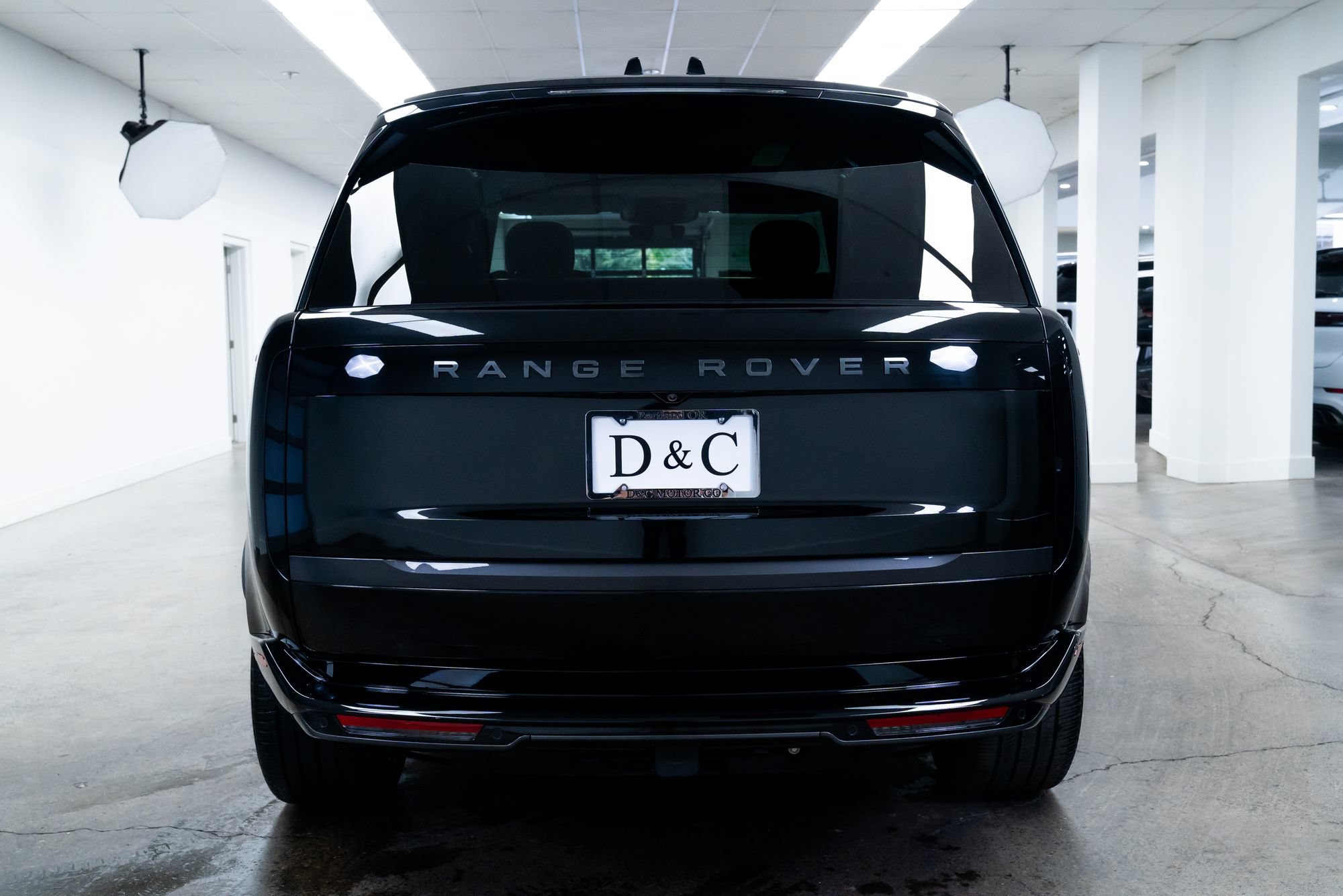 Used 2025 Land Rover Range Rover Long Wheelbase SE AWD/4WD image 5