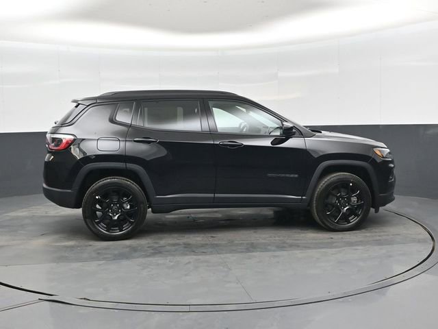 New 2026 Jeep Compass Latitude image 2