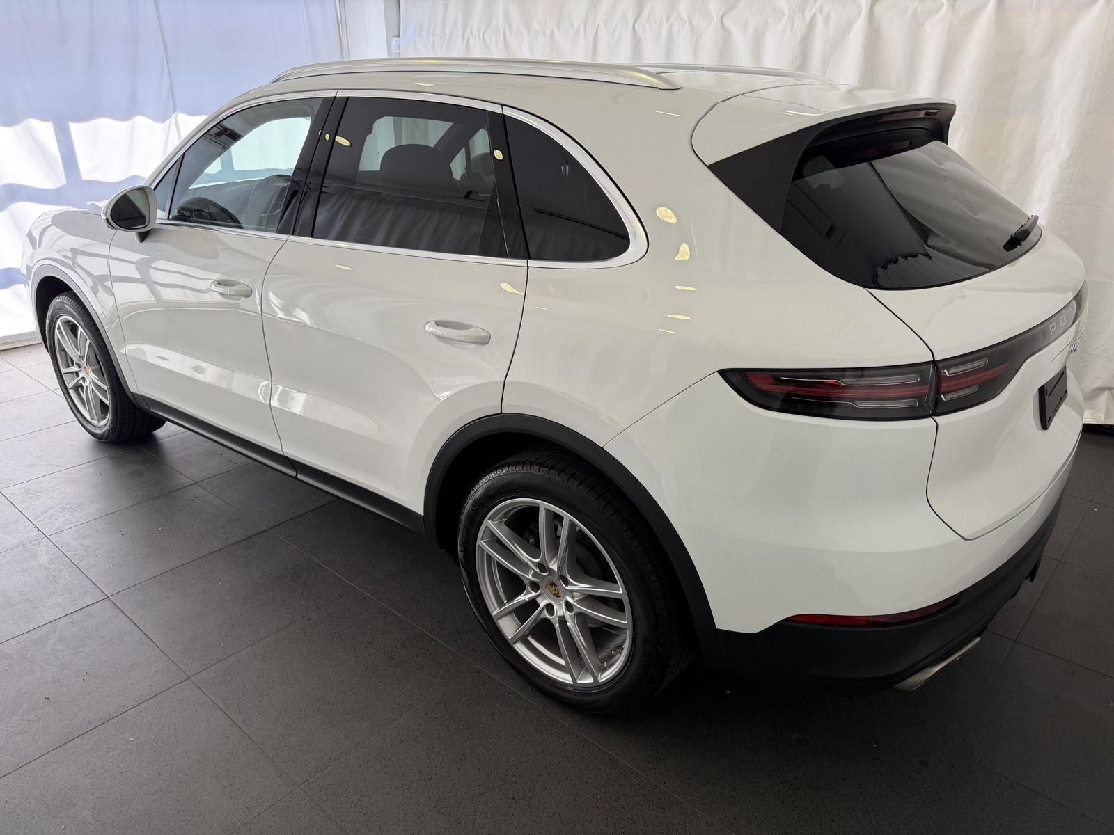 Certified 2023 Porsche Cayenne Platinum Edition image 3