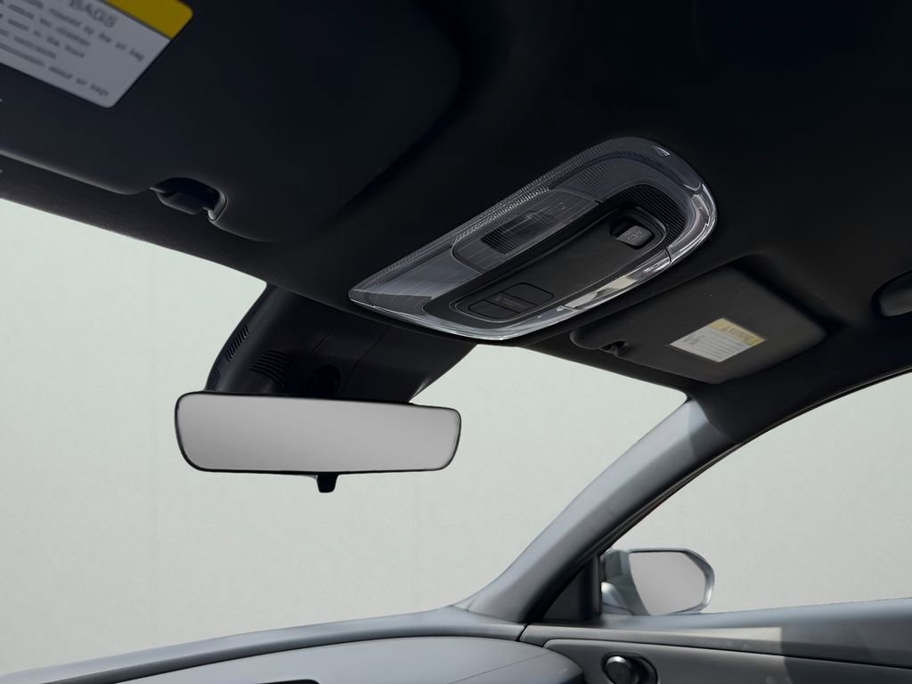 Used 2025 Hyundai Elantra Sport image 28